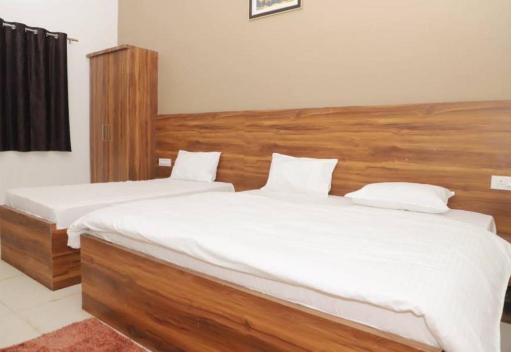 Krishna Dham Premium - Near Prem Mandir Hotel 3*